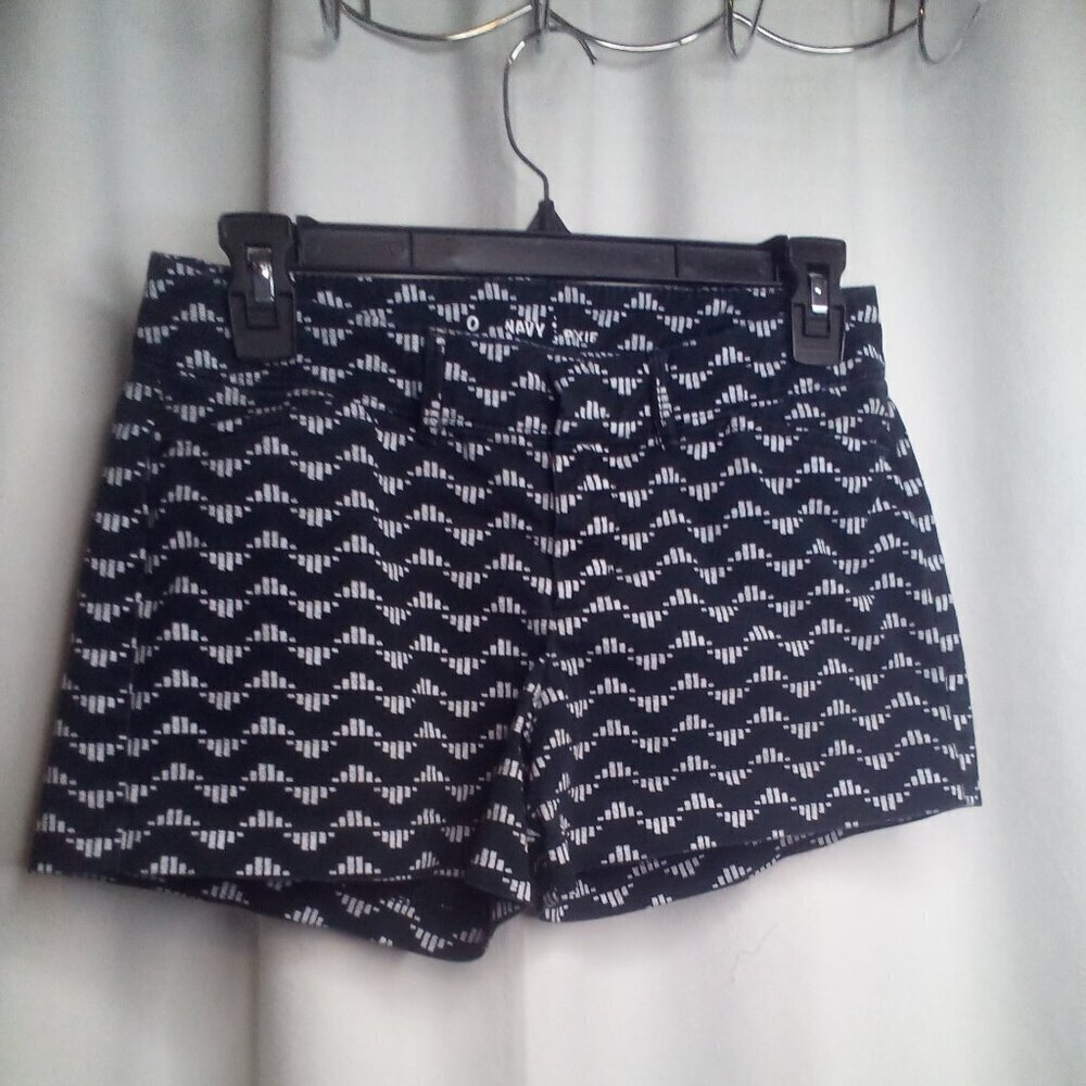 Old Navy Pixie Shorts 0 Women Pockets Pattern Black White